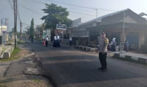 Pengaturan Lalu Lintas Pagi Polsek Lakbok Polres Ciamis Pelayanan Masyarakat di Depan Sekolah Pengaturan Lalu Lintas Pagi Polsek Lakbok Polres Ciamis Pelayanan Masyarakat di Depan Sekolah