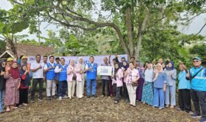 PERAN BUMN DALAM MEMPERINGATI HARI SUMPAH PEMUDA: PLN UP3 TASIKMALAYA BERSAMA SRIKANDI DAN YBM PLN TERANGI RUMAH WARGA