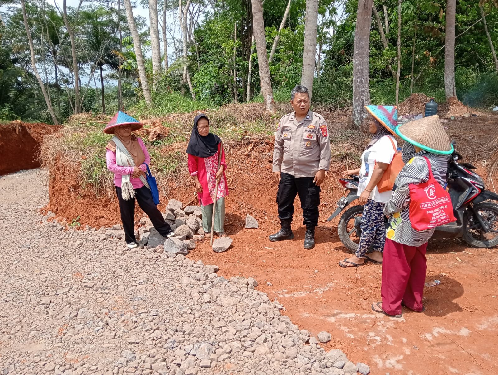 Perkuat Sinergitas Polsek Sukadana Polres Ciamis Koorkom Pekat ke Warga di Citamiang Kulon