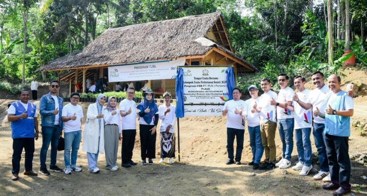 PT PLN (Persero) UP3 Tasikmalaya Resmikan Kampung Token di Dusun Adat Kampung Kuta Sebagai Bentuk Peran BUMN Dalam Memperingati Hari Sumpah Pemuda