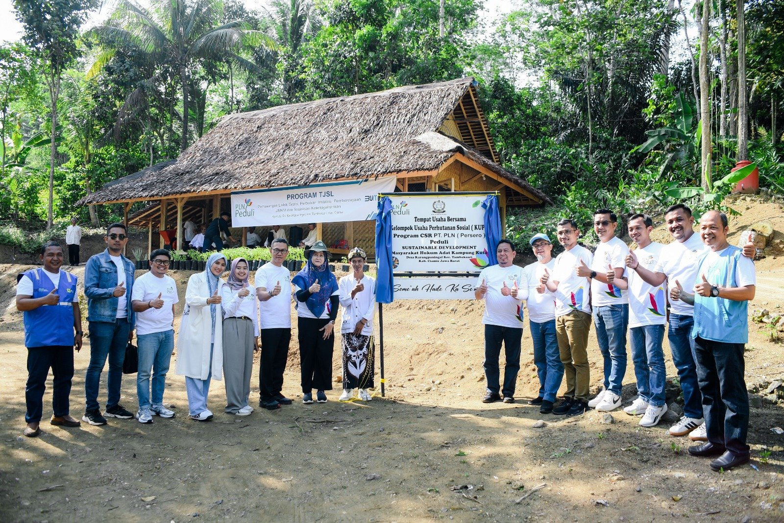 PT PLN (Persero) UP3 Tasikmalaya Resmikan Kampung Token di Dusun Adat Kampung Kuta Sebagai Bentuk Peran BUMN Dalam Memperingati Hari Sumpah Pemuda