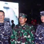 DI MONAS, DANKORMAR DAMPINGI KASAL TINJAU PASUKAN UPACARA HUT TNI