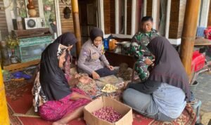 Cooling System, Anggota Polsek Ciamis Koorkom Kamtibmas ke Mekarjadi Jelang Pilkada Serentak Cooling System, Anggota Polsek Ciamis Koorkom Kamtibmas ke Mekarjadi Jelang Pilkada Serentak