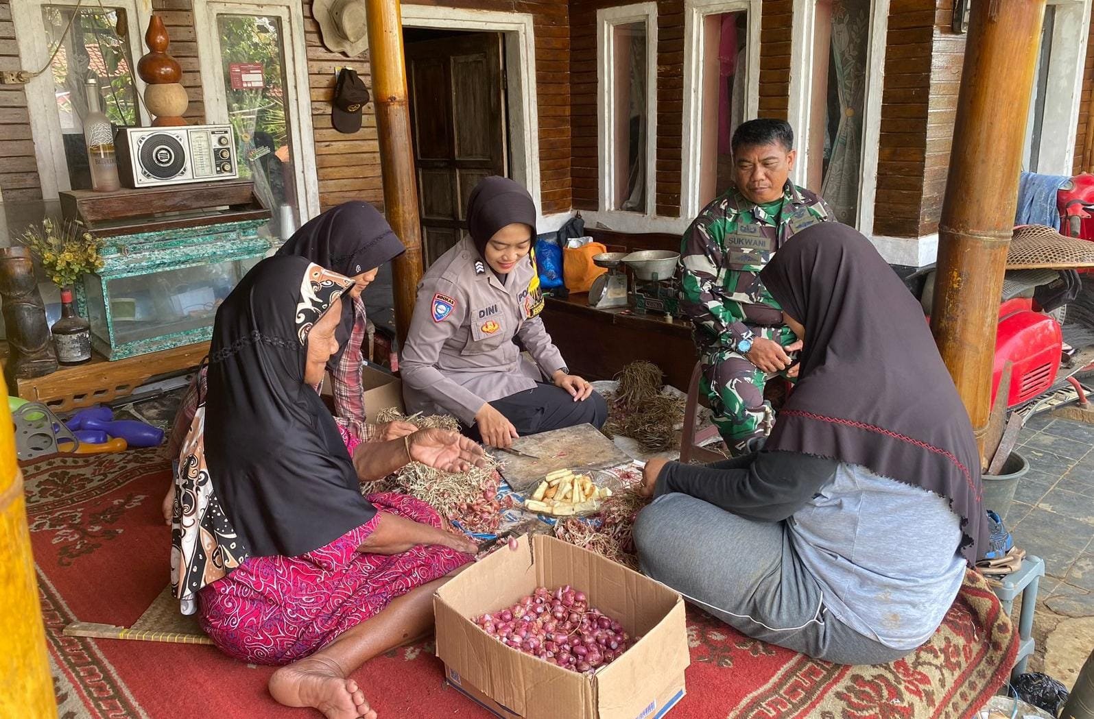 Cooling System, Anggota Polsek Ciamis Koorkom Kamtibmas ke Mekarjadi Jelang Pilkada Serentak