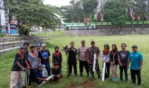 TNI-Polri Bersinergi bersama masyarakat Pembuatan Lubang Sumur Resapan Air (Lubang Biopori)