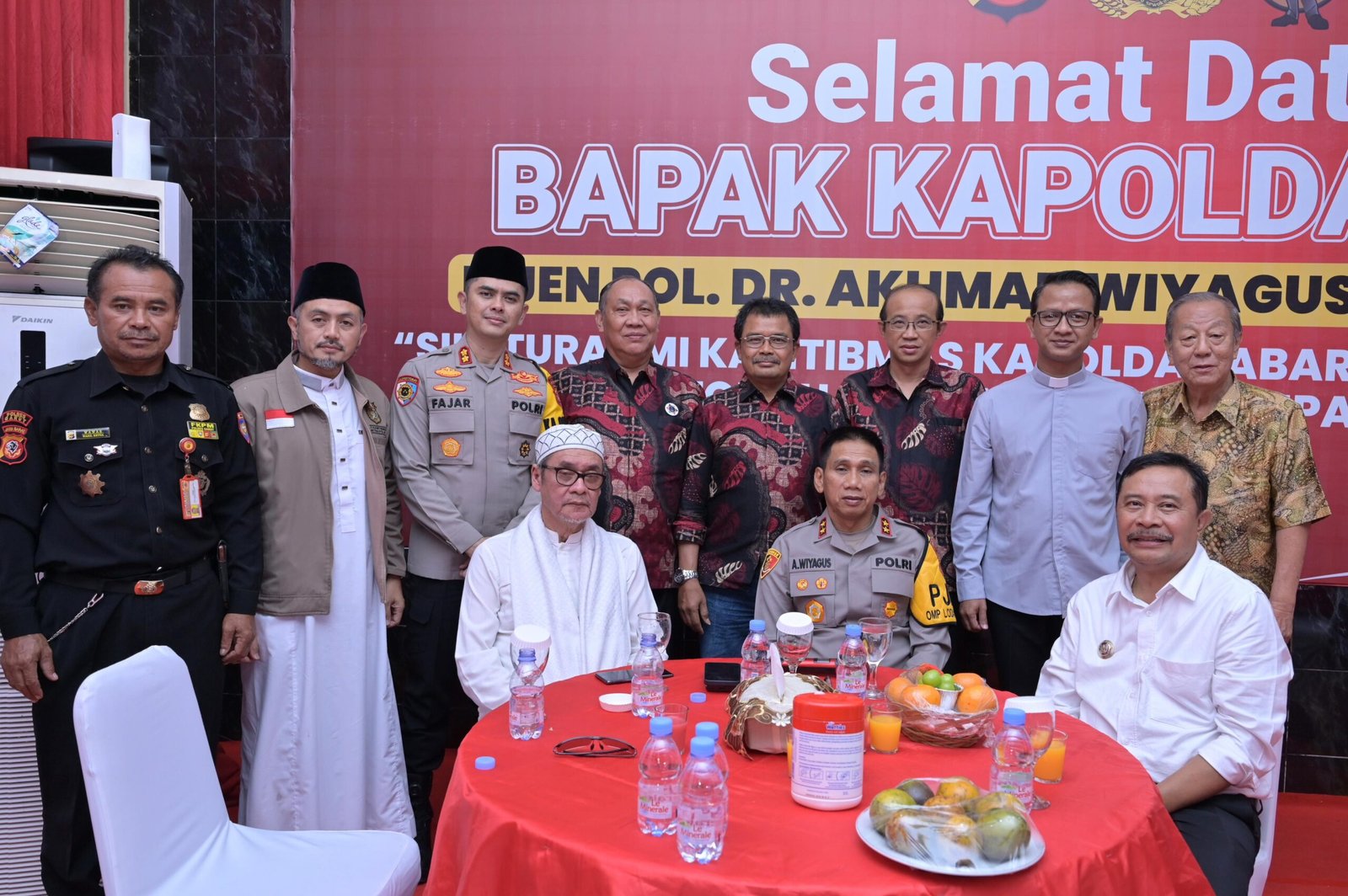 Jalin Silaturahmi Dan Sinergitas Kapolda Jabar Ajak Seluruh Lapisan Masyarakat Kabupaten Garut Jaga Keamanan Wilayah