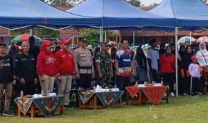 Kapolsek Cikoneng Hadiri Jalan Sehat Semarak Pilkada Serentak Tingkat Kecamatan Sindangkasih