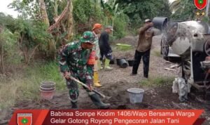 Babinsa Sompe Kodim 1406/Wajo Bersama Warga Gelar Gotong Royong Pengecoran Jalan Tani Babinsa Sompe Kodim 1406/Wajo Bersama Warga Gelar Gotong Royong Pengecoran Jalan Tani