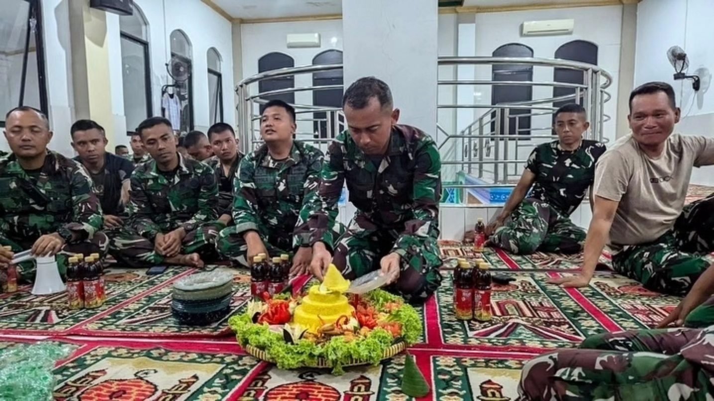 Do'a Bersama dan Syukuran Kenaikan Pangkat Prajurit Yonarmed 12 Kostrad