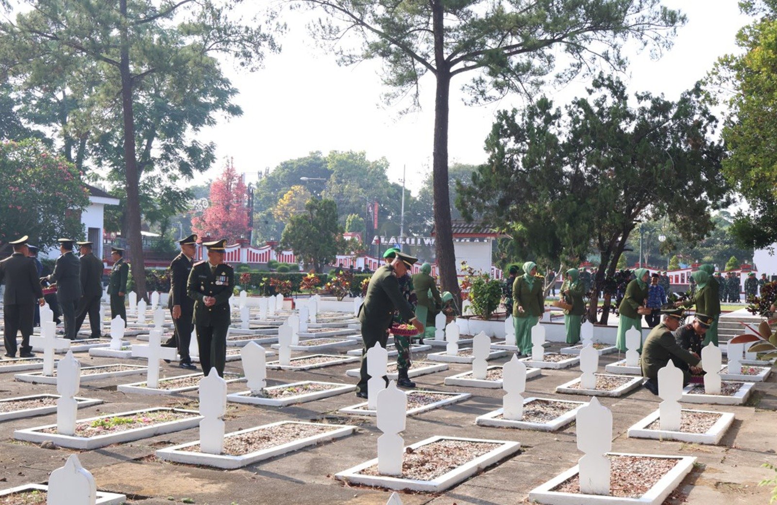 Sehari Jelang HUT TNI Ke 79, Kodim 0808/Blitar Ziarah Ke Taman Makam Pahlawan Raden Wijaya