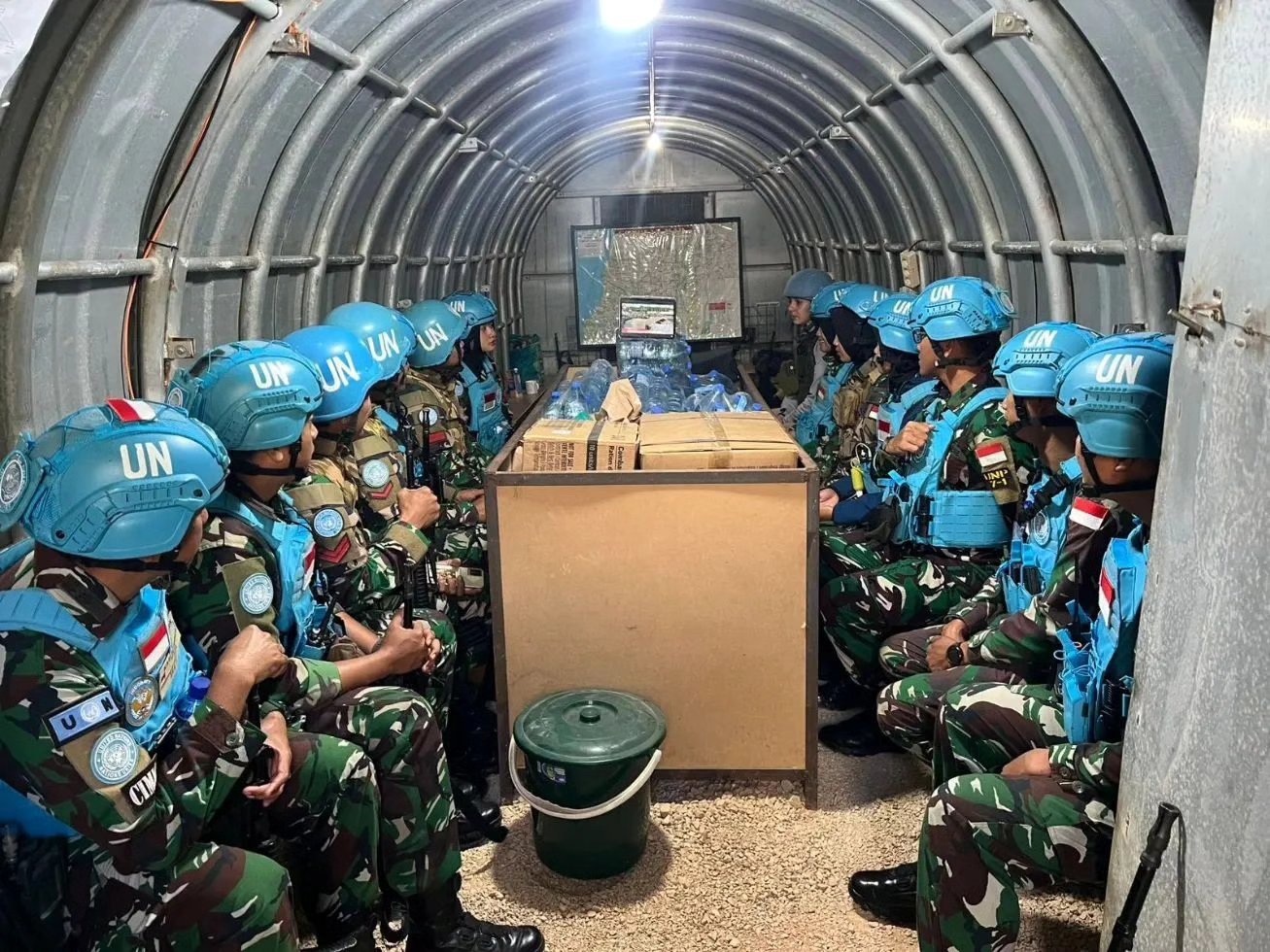 DITENGAH SITUASI KONFLIK DI LEBANON SELATAN PRAJURIT SATGAS YONMEK TNI KONGA XXIII-R UNIFIL TETAP RAYAKAN HUT KE-79 TENTARA NASIONAL INDONESIA