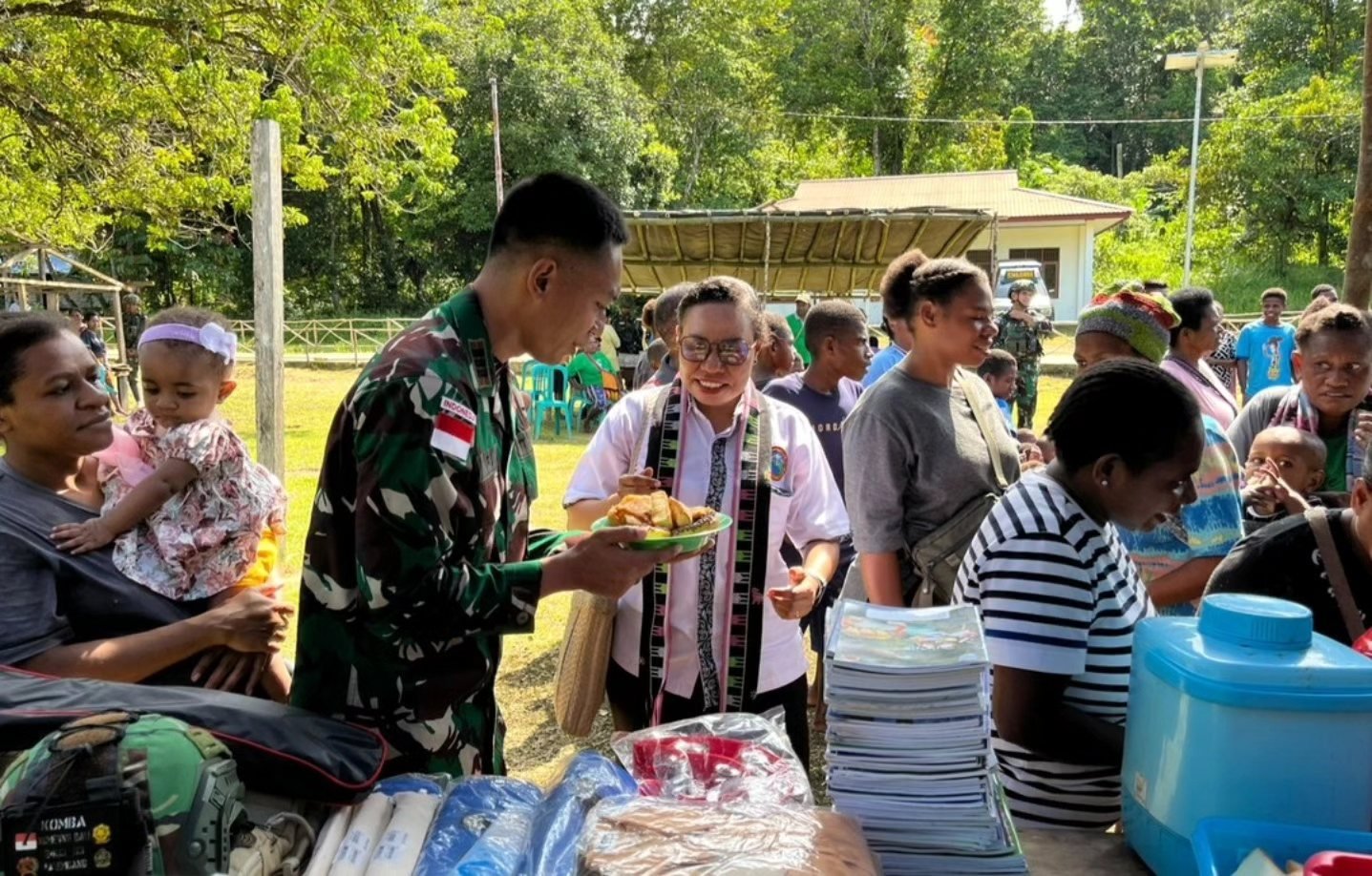 HUT ke-79 TNI, Satgas Yonif 501 Kostrad Bersama Rakyat Gelar Kegiatan Teritorial di Maybrat