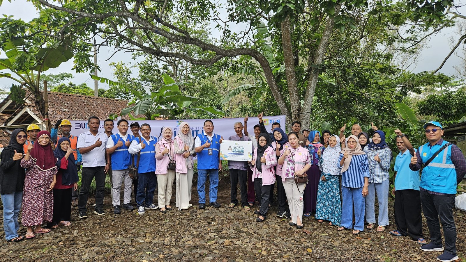 Jelang Hari Listrik Nasional dan Peringatan Hari Sumpah Pemuda Tahun 2024 Listrik Untuk Nyalakan Mimpi : PLN UP3 Tasikmalaya Hadirkan Cahaya Lewat Program Light Up The Dream