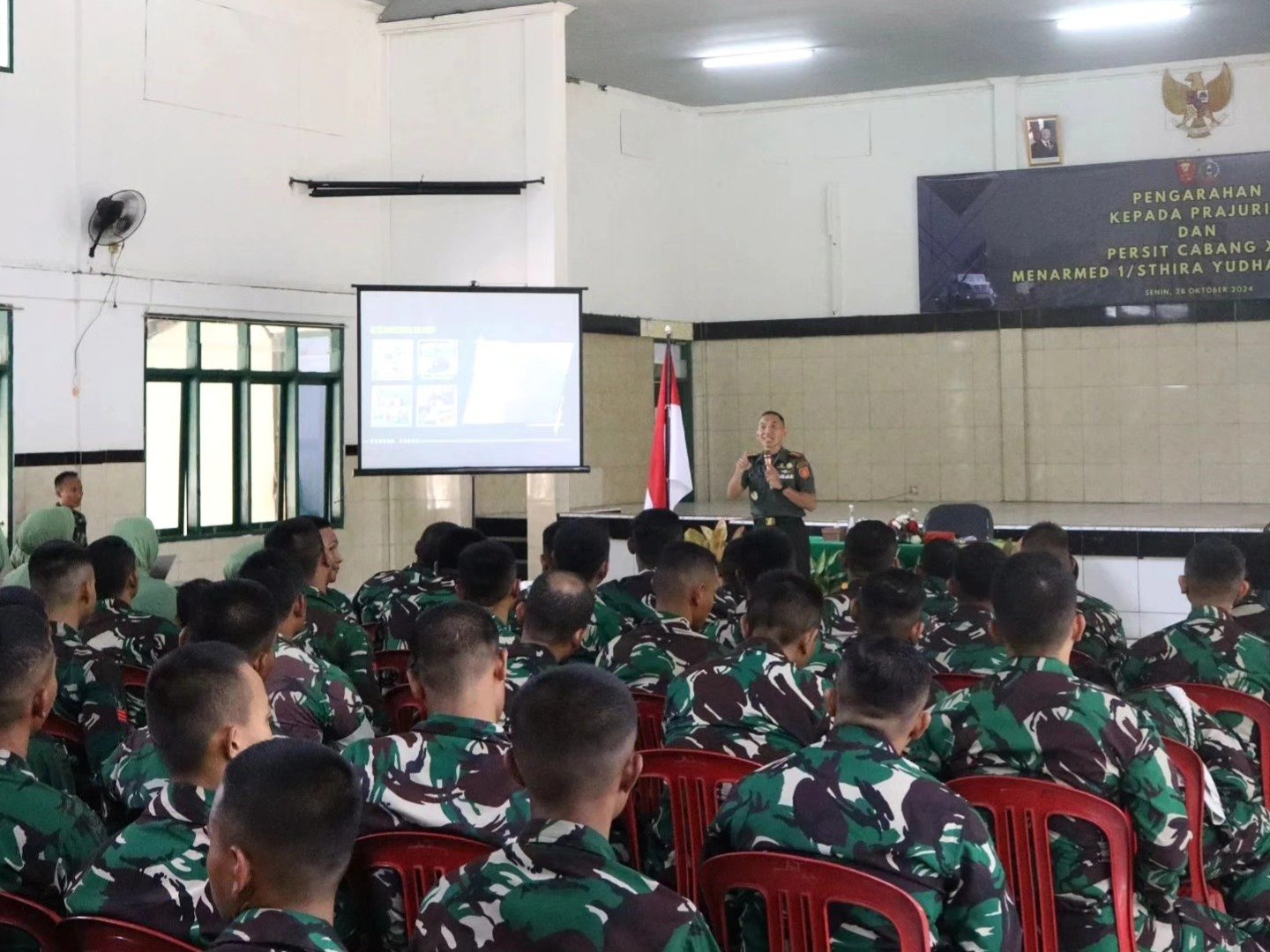 Komandan Resimen Armed 1 Kostrad Berikan Jam Komandan, Tekankan Disiplin dan Tanggung Jawab Prajurit