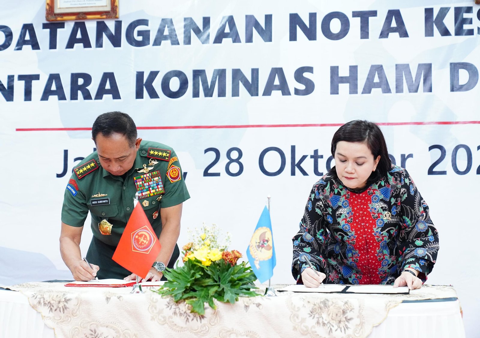 Panglima TNI dan Ketua Komnas HAM Tanda Tangani MoU untuk Peningkatan Kerjasama Pemajuan dan Perlindungan HAM
