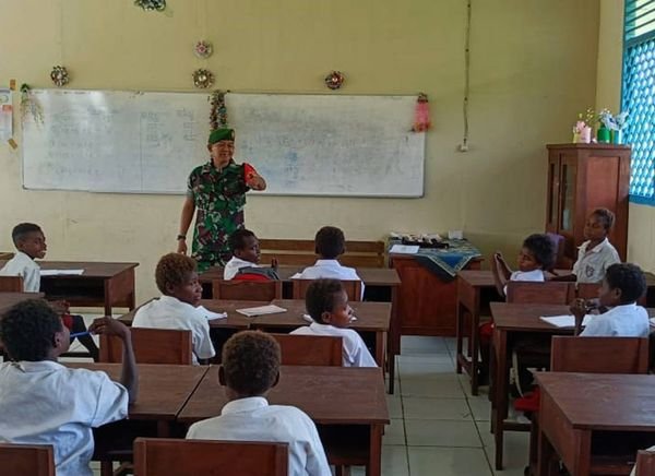 BANTU CERDASKAN GENERASI, BABINSA KORAMIL KIMAAM MENGAJAR DI SEKOLAH DASAR