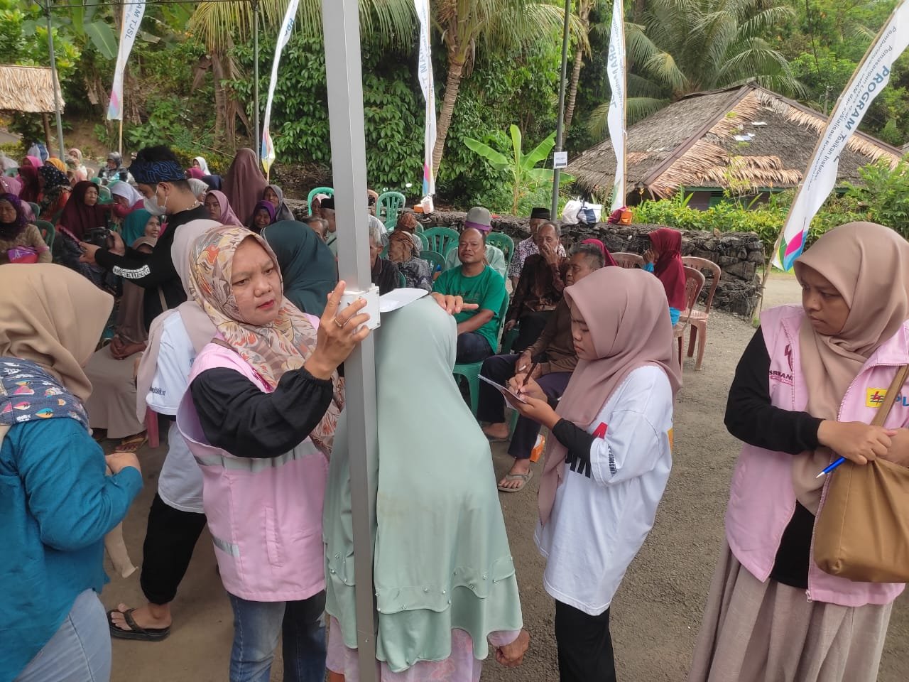 MENJEJAK MANFAAT BAKTI SOSIAL PLN UP3 TASIKMALAYA BERSAMA SRIKANDI DAN YBM PLN WUJUD NYATA PERAN BUMN DALAM MEMPERINGATI HARI SUMPAH PEMUDA