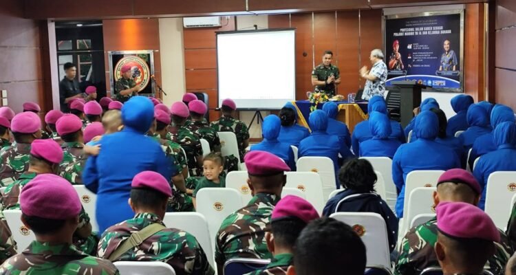 Keluarga Besar Yonmarhanlan IV Terima Sosialisasi dari Pakar Komunikasi dan Motivator Nasional