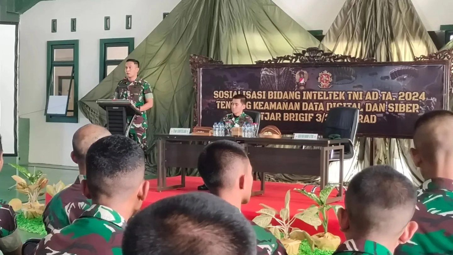 BRIGIF 3 KOSTRAD SOSIALISASIKAN KEAMANAN SIBER UNTUK PRAJURIT DI ERA DIGITAL