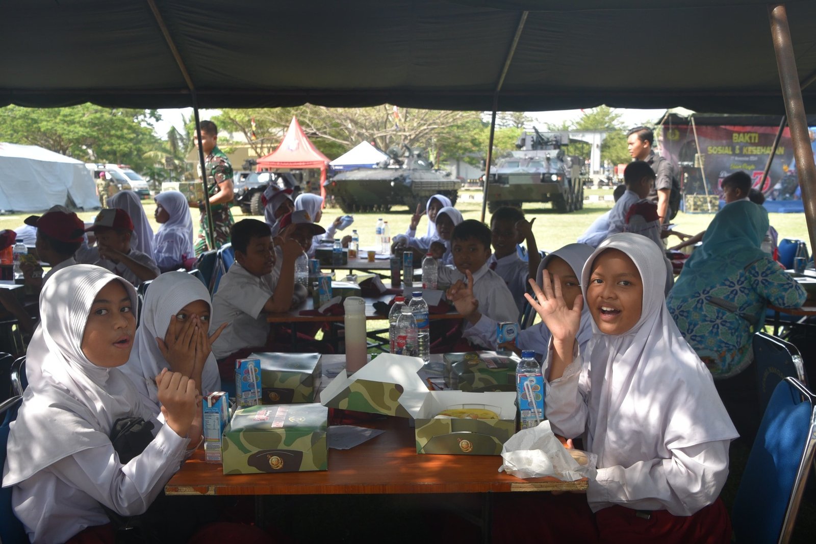 Bakti Sosial dan Bakti Kesehatan Serta Makan Bergizi Prajurit Pasmar 1