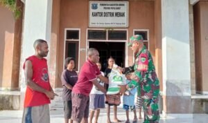 Bantuan Beras Raskin Tersalurkan Babinsa Klamono Semoga Meringankan Beban Masyarakat.