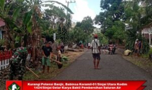 Kurangi Potensi Banjir Babinsa Koramil-01/Sinjai Utara Kodim 1424/Sinjai Gelar Karya Bakti Pembersihan Saluran Air