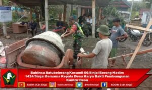 Babinsa Batubelerang Koramil-06/Sinjai Borong Kodim 1424/Sinjai Bersama Kepala Desa Karya Bakti Pembangunan Kantor Desa
