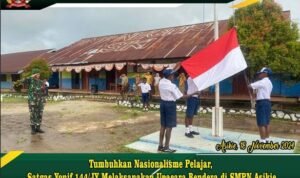 Tumbuhkan Nasionalisme Pelajar  Satgas Yonif 144/JY Melaksanakan Upacara Bendera di SMPN Asikie