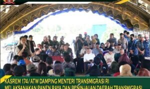 KASREM 174/ATW DAMPING MENTERI TRANSMIGRASI RI MELAKSANAKAN PANEN RAYA DAN PENINJAUAN DAERAH TRANSMIGRASI KASREM 174/ATW DAMPING MENTERI TRANSMIGRASI RI MELAKSANAKAN PANEN RAYA DAN PENINJAUAN DAERAH TRANSMIGRASI