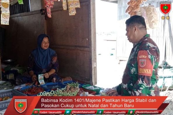 Babinsa Kodim 1401/Majene Pastikan Harga Stabil dan Pasokan Cukup untuk Natal dan Tahun Baru