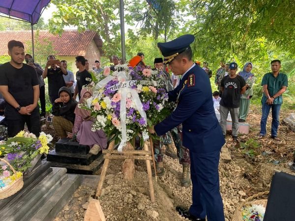 Dansat Bravo 90 Kopasgat Pimpin Upacara Pemakaman Almarhum Letda Pas Oki Hikmat Nugraha Asari Di Tpu Kampung Burujul Majalengka