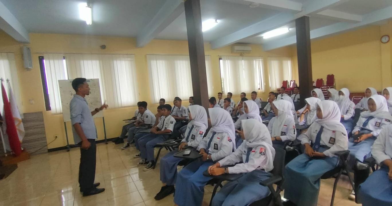 Lindungi Generasi Muda Bahaya Narkoba Sat Res Narkoba Polres Ciamis Beri Penyuluhan ke Pelajar