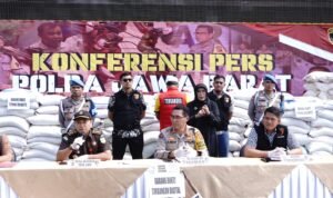 POLDA JABAR UNGKAP KASUS PEMALSUAN PUPUK DI CIPATAT BANDUNG BARAT
