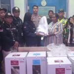 Babinsa Kodim 1802/Sorong Sukseskan Pendistribusian Logistic Pilkada Serentak Tahuan 2024