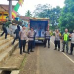Polres Ciamis Pengamanan Penarikan Logistik Pilkada Tingkat PPS ke PPK di Kecamatan Cipaku