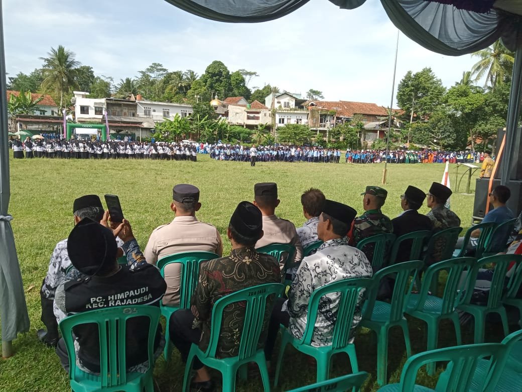 Polsek Rajadesa Polres Ciamis Ikuti Upacara Peringatan HUT PGRI Tingkat Kecamatan Rajadesa