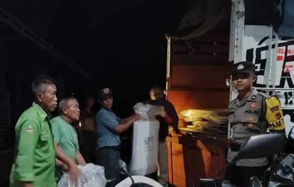 Sat Samapta Polres Ciamis Ikut Awasi Penarikan Logistik Pilkada Tingkat PPS ke PPK Lakbok