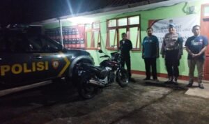 Pasca Pencoblosan Personel Polsek Sukadana Polres Ciamis Patroli Kamtibmas di Malam Hari Pasca Pencoblosan Personel Polsek Sukadana Polres Ciamis Patroli Kamtibmas di Malam Hari