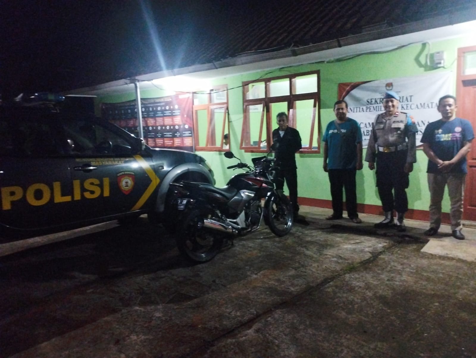 Pasca Pencoblosan Personel Polsek Sukadana Polres Ciamis Patroli Kamtibmas di Malam Hari