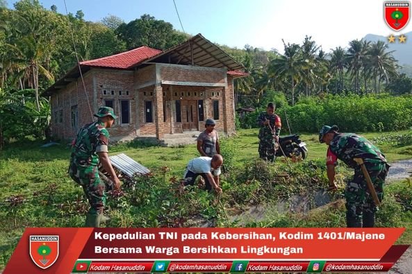 Kepedulian TNI pada Kebersihan Kodim 1401/Majene Bersama Warga Bersihkan Lingkungan