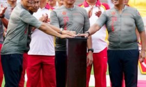 Panglima TNI Bagikan Ribuan Sembako dan Resmikan Lapangan Prima Mabes TNI