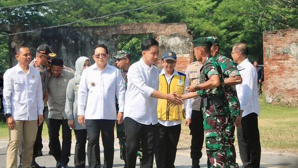 Danyonarmed 12 Kostrad Sambut Wakil Presiden Gibran Rakabuming di Benteng Van Den Bosch