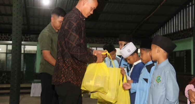 Yonif 303 Kostrad Gelar Syukuran Kenaikan Pangkat dan Berbagi Tali Asih dengan Anak Yatim