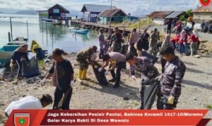 Jaga Kebersihan Pesisir Pantai Babinsa Koramil 1417-10/Moramo Gelar Karya Bakti Di Desa Wawatu