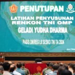 Turut hadir pada kegiatan tersebut diantaranya Kasum TNI Letjen TNI Richard T.H. Tampubolon, S.H., M.H., Dansesko TNI Marsekal Madya TNI Arif Widianto, S.A.B., M.Tr.Han., CHRMP., Kabais TNI Letjen TNI Yudi Abrimantyo, S.I.P., M.Sc., Dankodiklat TNI Letjen TNI Mohammad Fadjar, MPICT dan para Asisten Panglima TNI.