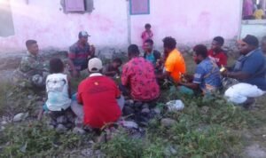 Melalui Monitoring Wilayah Babinsa Sidey Saling Bertukar Informasi Dengan Warganya Melalui Monitoring Wilayah Babinsa Sidey Saling Bertukar Informasi Dengan Warganya