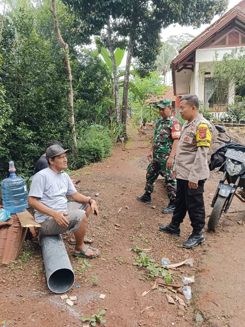 Cooling System Polsek Rajadesa Polres Ciamis Koorkom Bersama Tokoh di Desa Sirnabaya