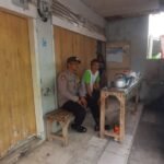 Polsek Cikoneng Koorkom Kamtibmas ke Tomas di Desakidul Wujudkan Pilkada Serentak 2024 Aman