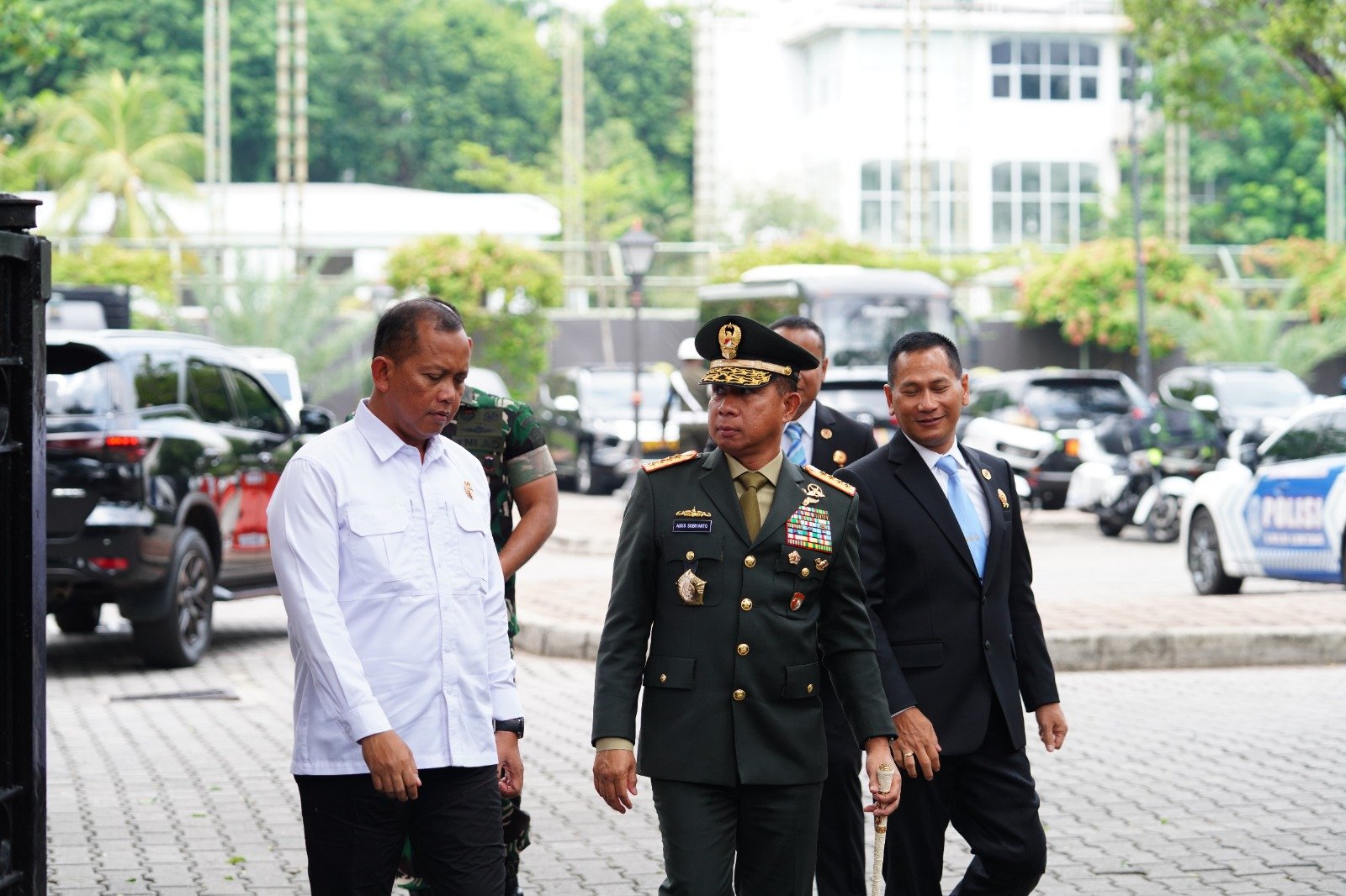 Panglima TNI Hadiri Acara Pelantikan KPU DEN Otorita IKN dan Kompolnas di Istana Negara