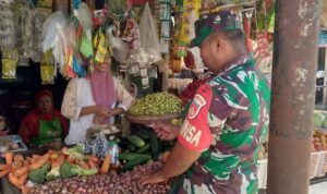 Ciptakan Keamanan Dan Pantau Harga Sembako Babinsa Jepon Sambangi Pasar